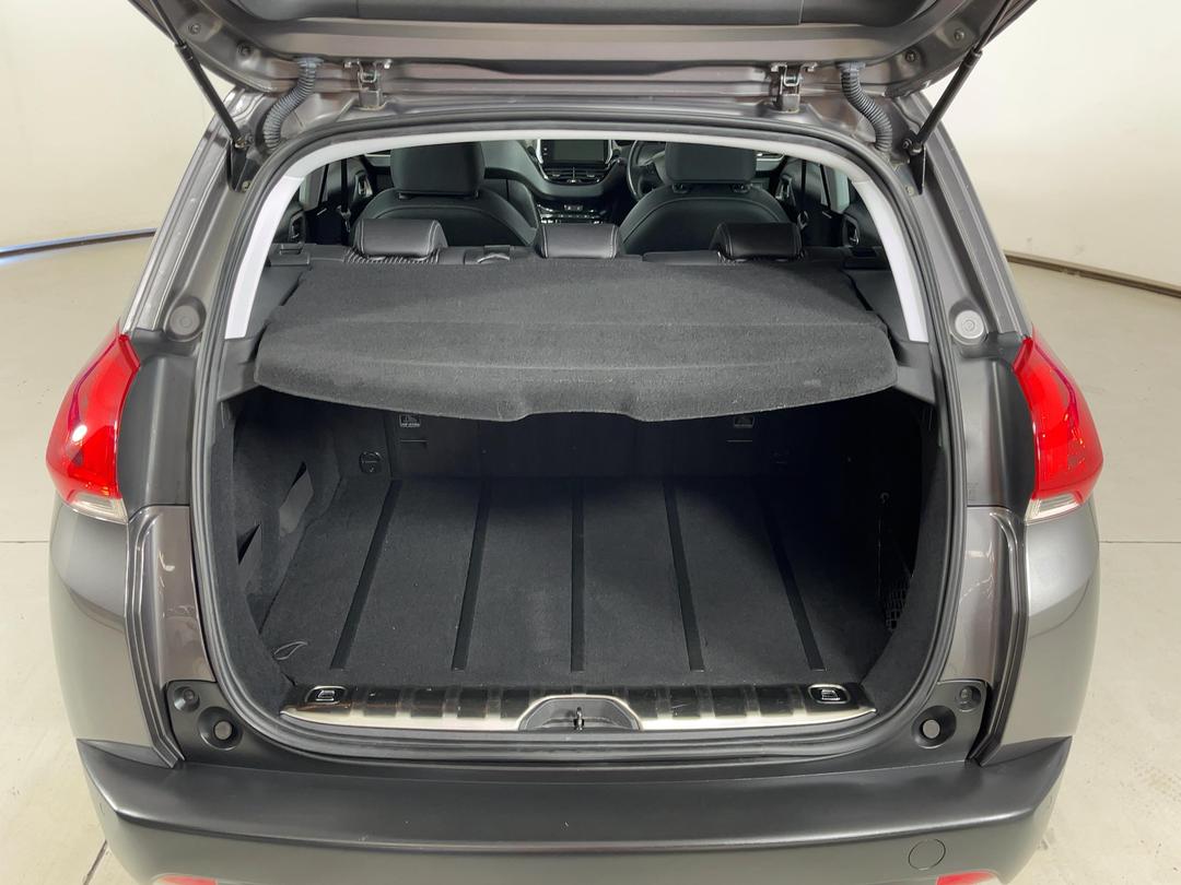 Photo '14' of Peugeot 2008