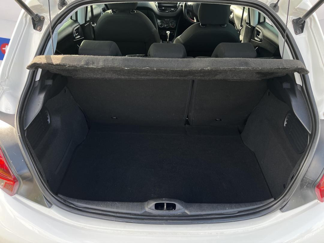 Photo '14' of Peugeot 208