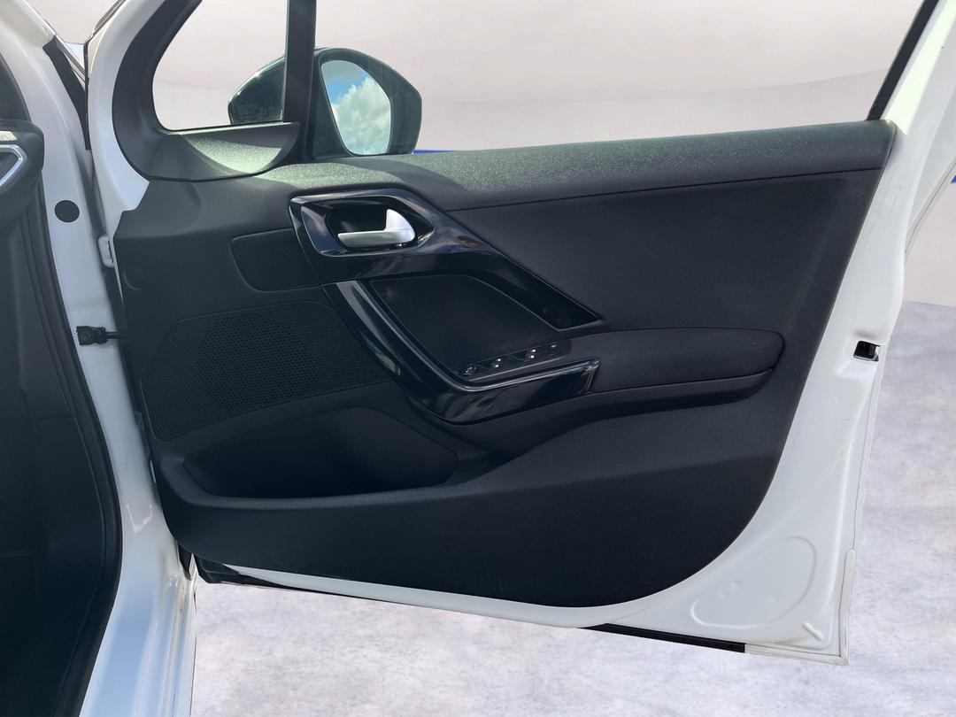 Photo '15' of Peugeot 208