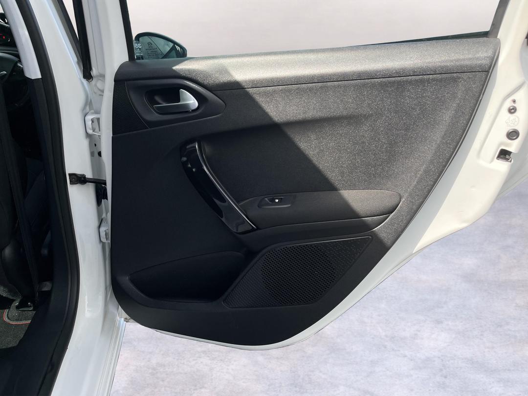 Photo '19' of Peugeot 208