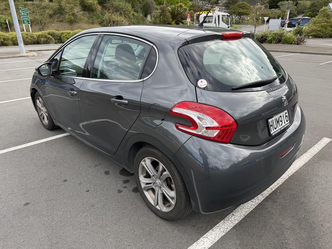 Photo '3' of Peugeot 208 Allure Photo '3' of Peugeot 208 Allure