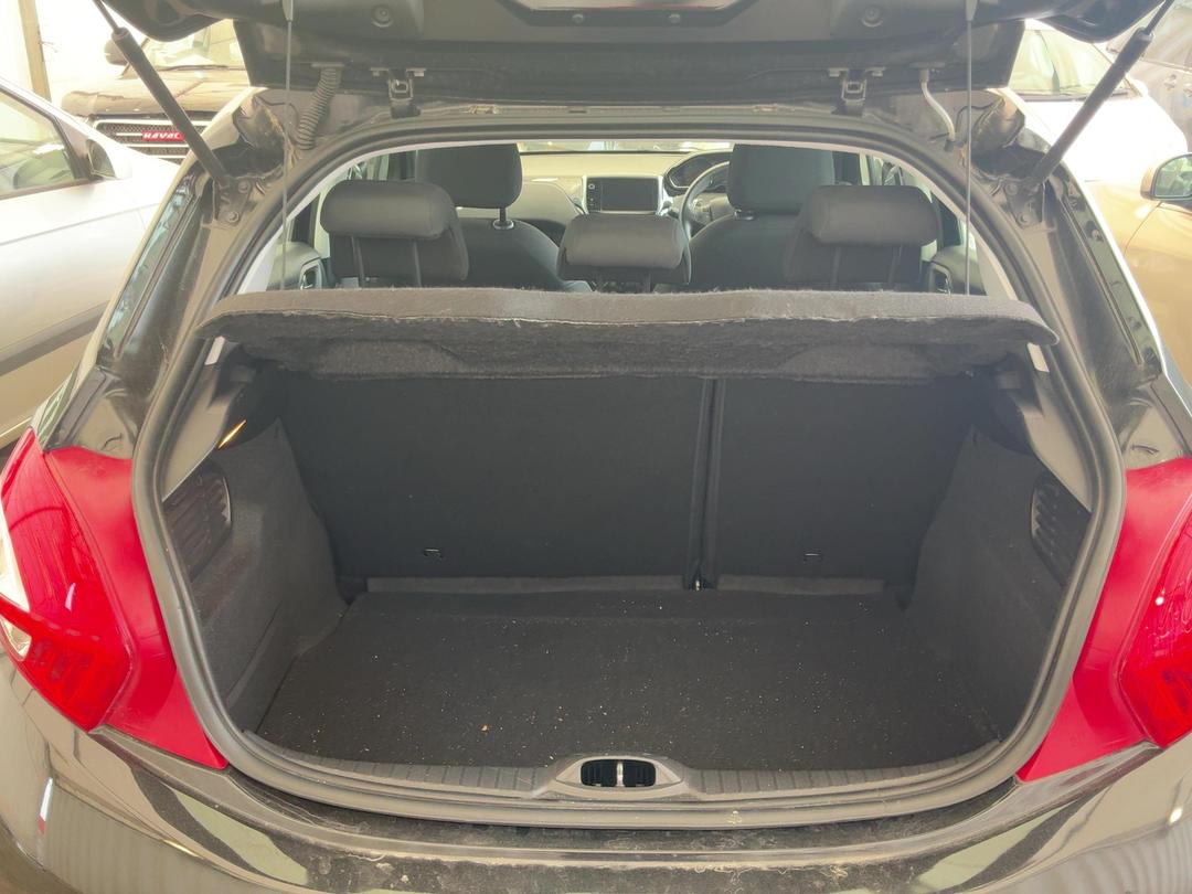 Photo '5' of Peugeot 208 Active Photo '5' of Peugeot 208 Active
