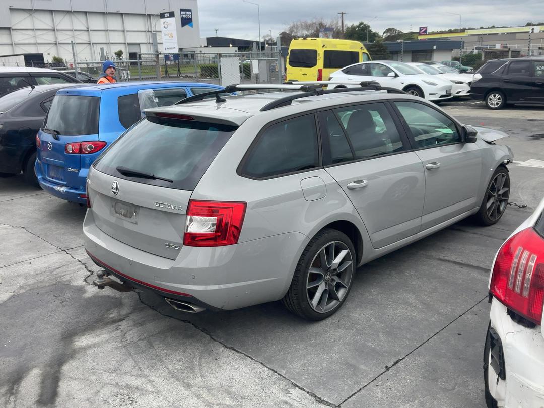 Photo '10' of Skoda Octavia RS TSI 162KW 6DSG WG Photo '10' of Skoda Octavia RS TSI 162KW 6DSG WG