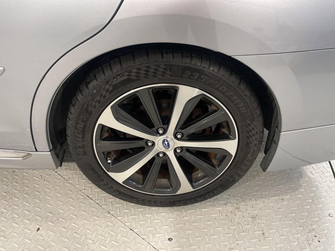 Photo '11' of Subaru Legacy