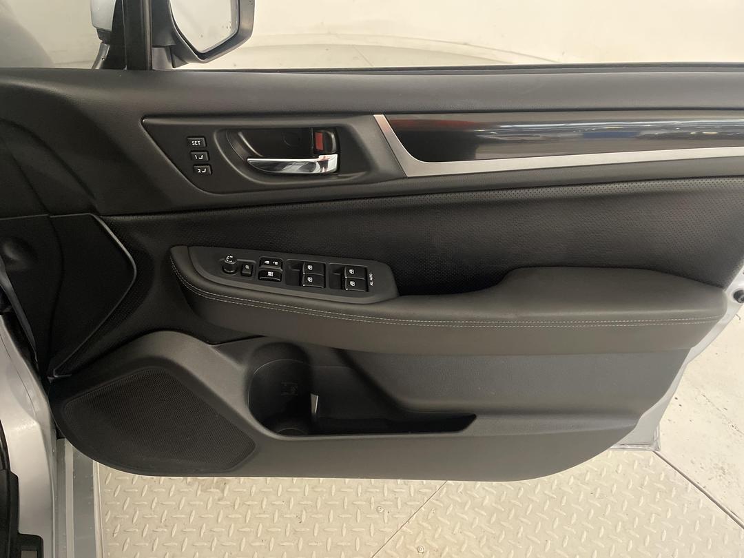 Photo '15' of Subaru Legacy