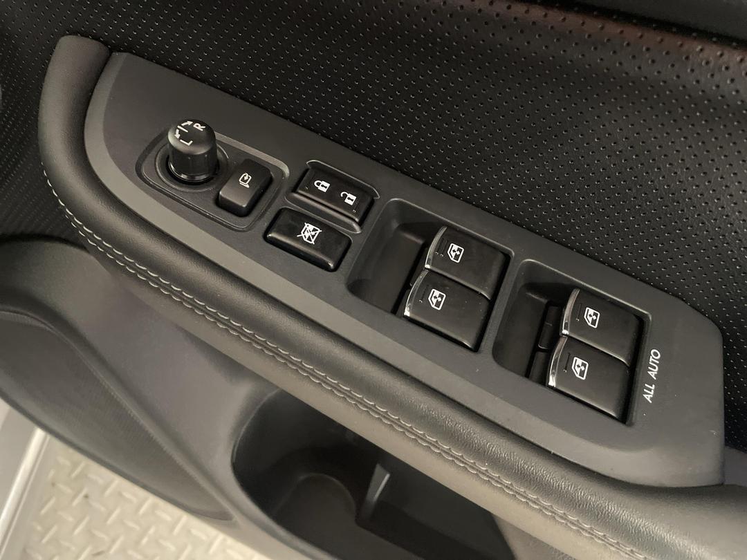 Photo '24' of Subaru Legacy