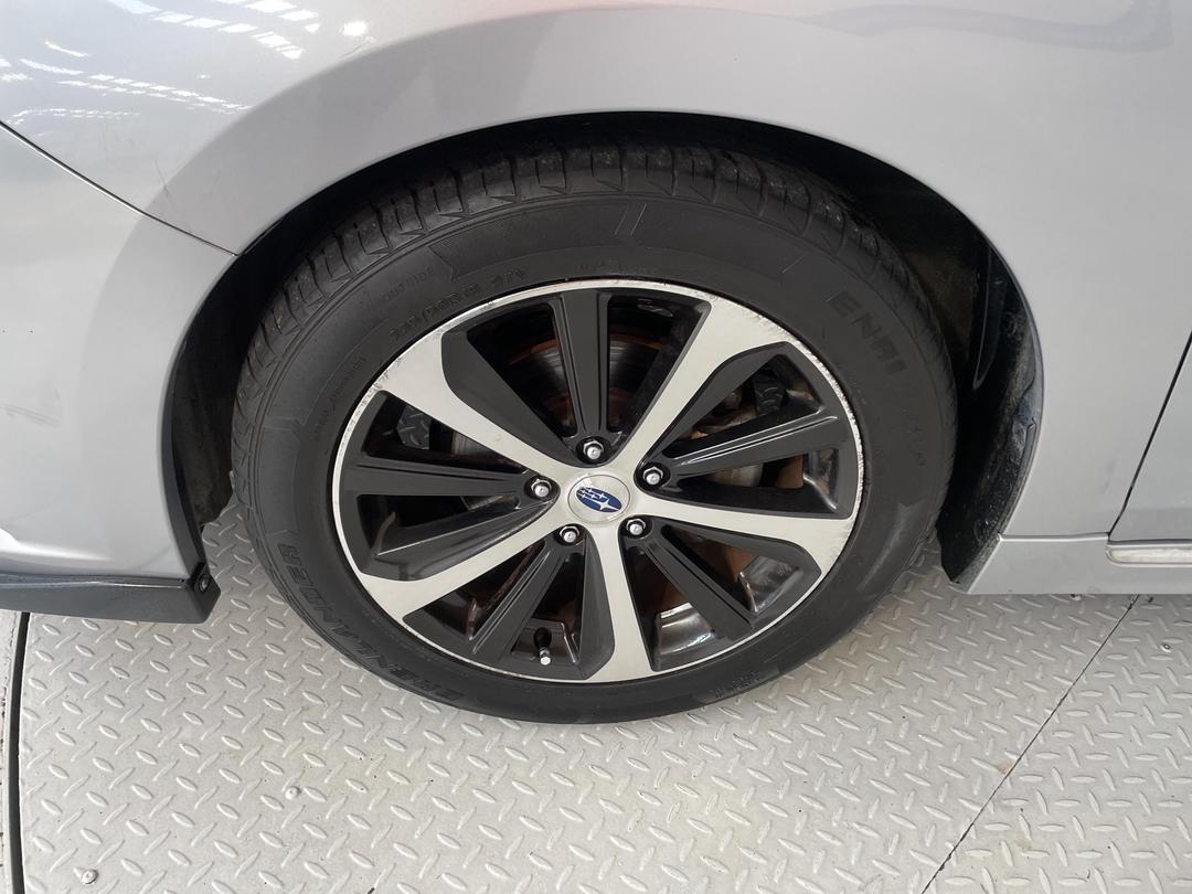 Photo '10' of Subaru Legacy