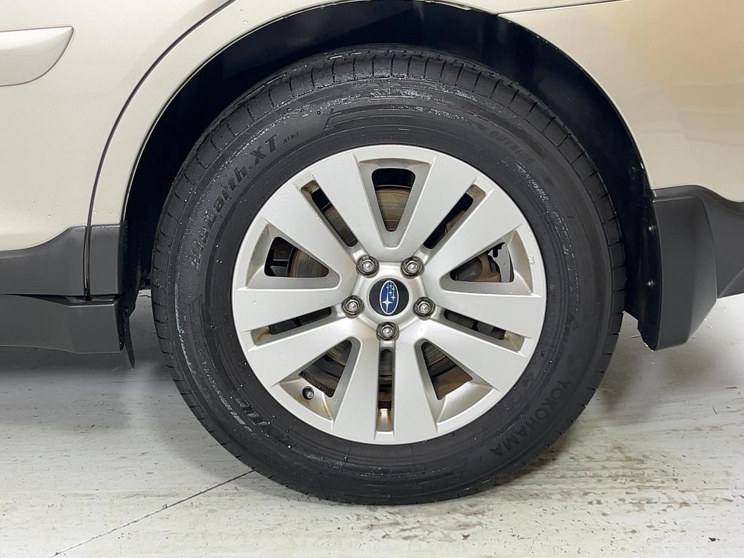 Photo '11' of Subaru Legacy