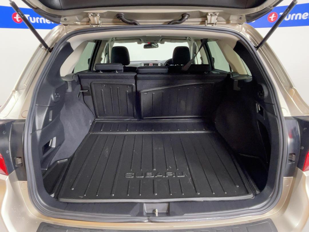 Photo '14' of Subaru Legacy