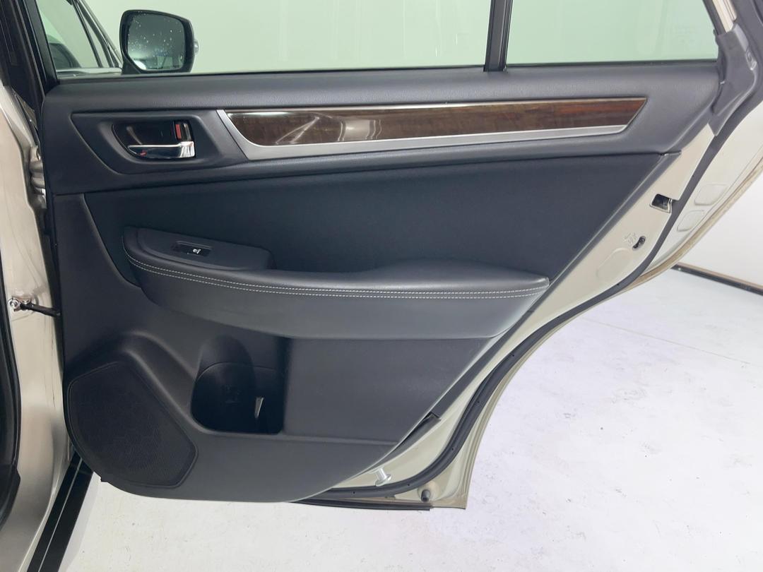 Photo '19' of Subaru Legacy