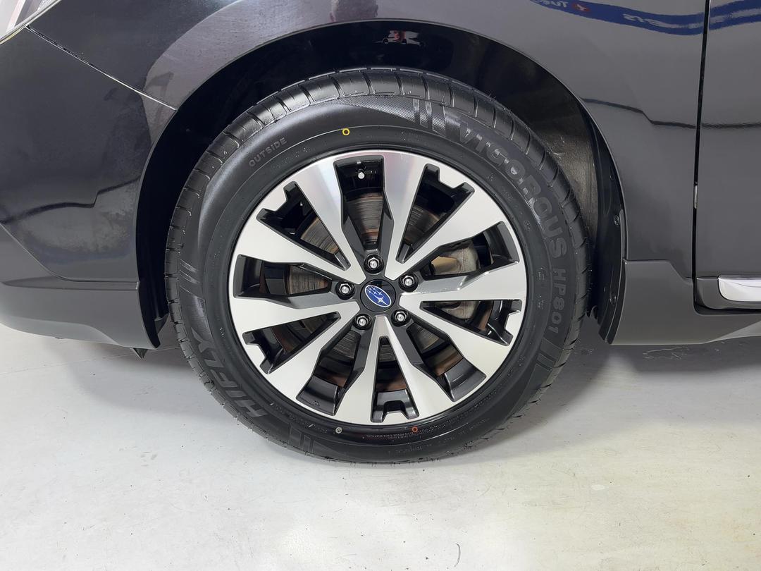 Photo '10' of Subaru Legacy