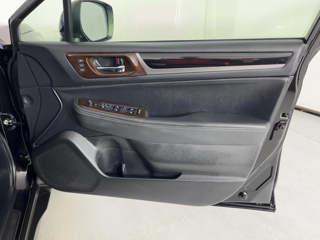 Photo '15' of Subaru Legacy