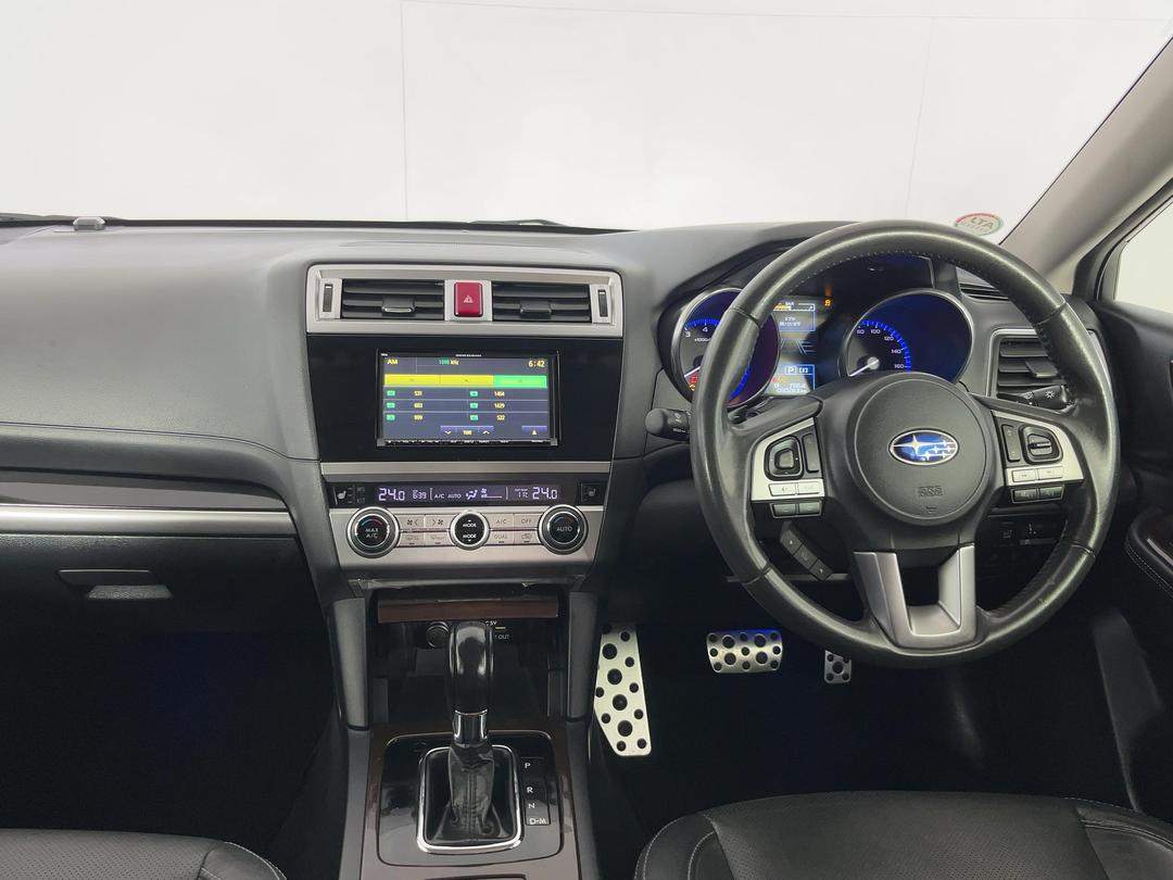 Photo '17' of Subaru Legacy