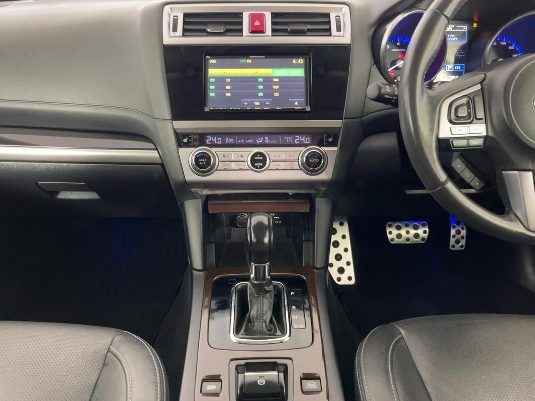 Photo '18' of Subaru Legacy