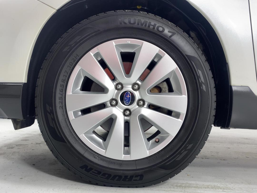 Photo '10' of Subaru Legacy