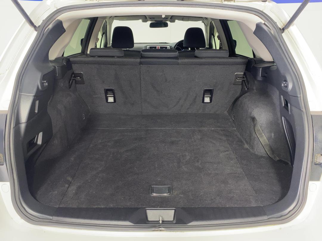 Photo '14' of Subaru Legacy