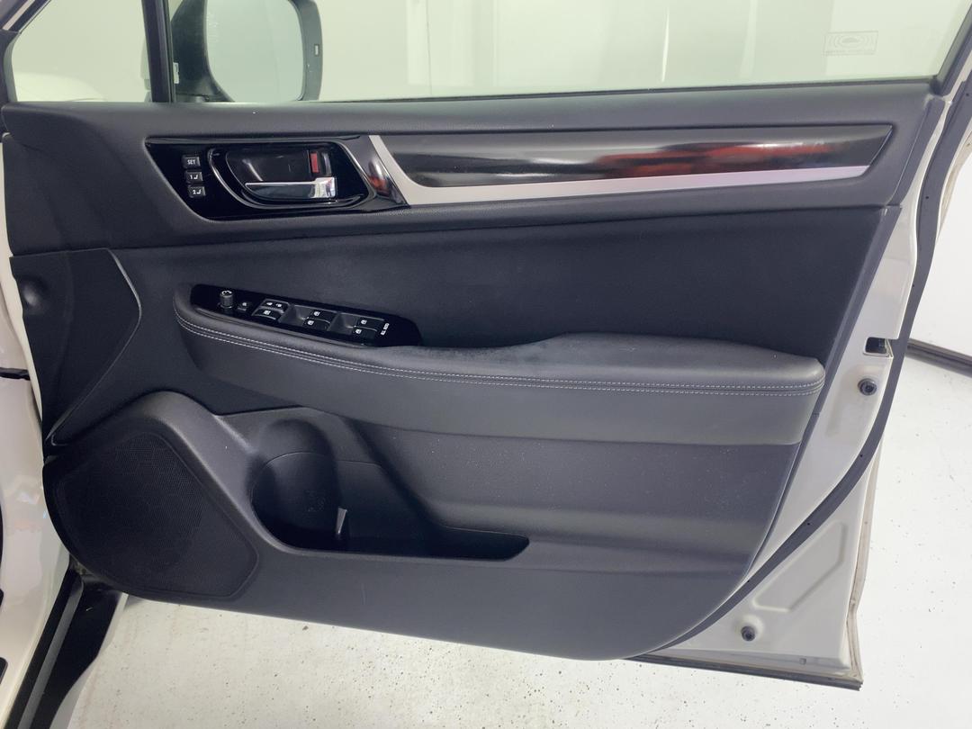 Photo '15' of Subaru Legacy