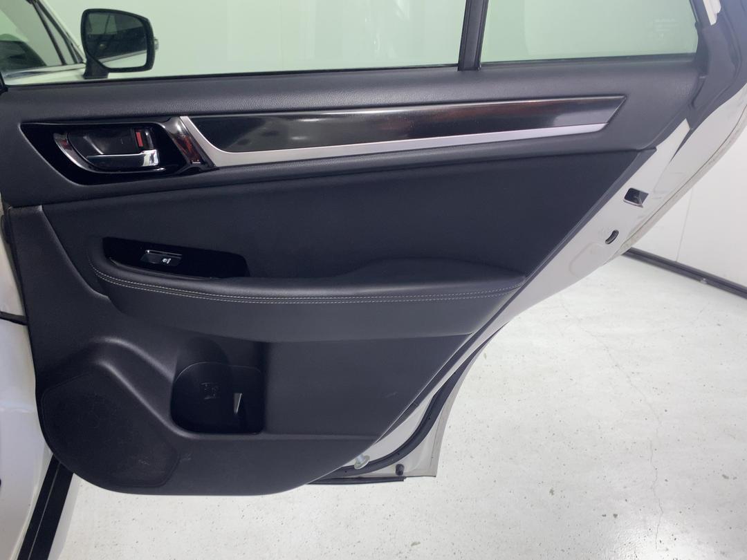 Photo '19' of Subaru Legacy