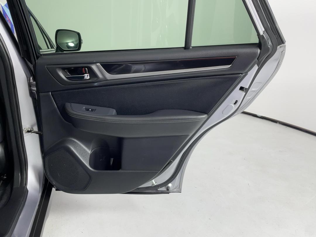 Photo '19' of Subaru Outback
