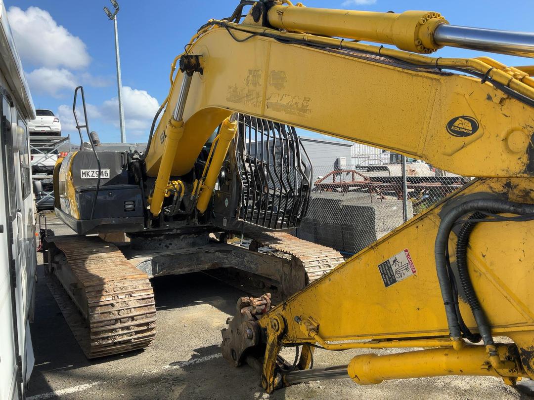 Photo '1' of Sumitomo SH210LC Excavator
