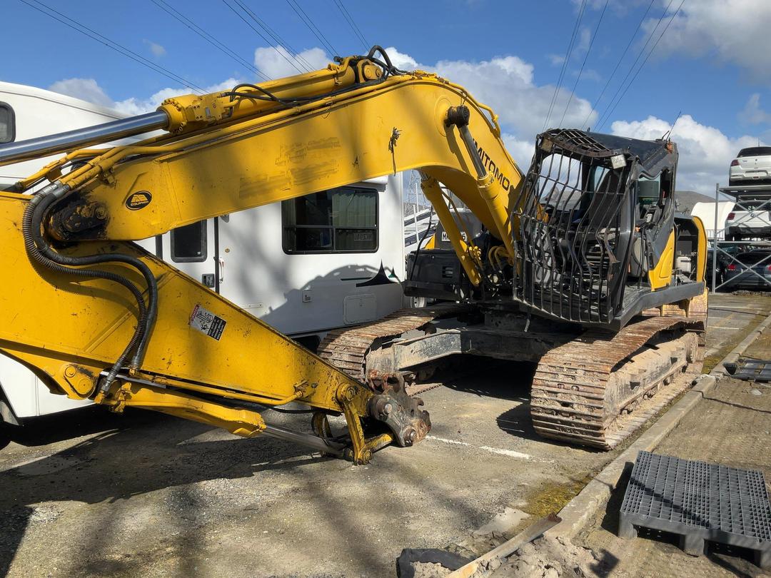 Photo '3' of Sumitomo SH210LC Excavator
