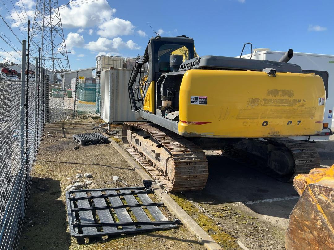 Photo '6' of Sumitomo SH210LC Excavator