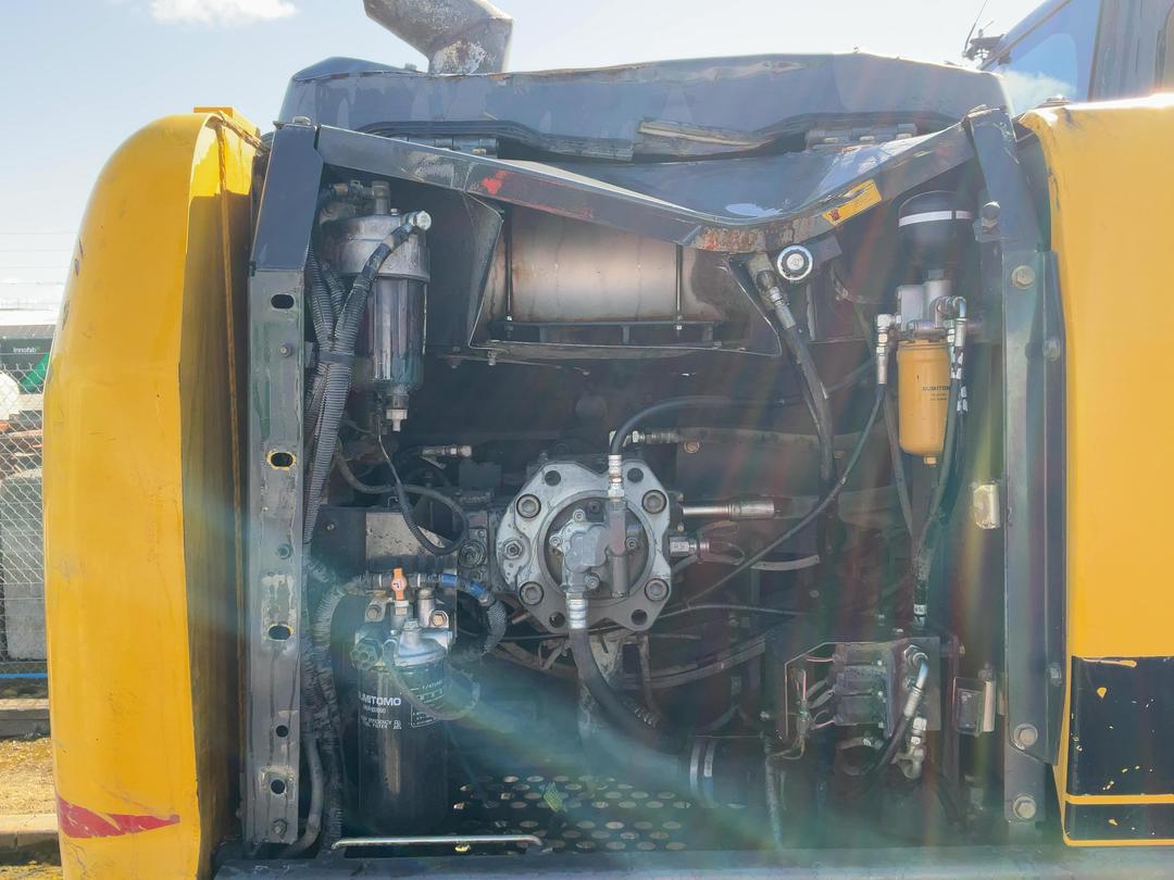 Photo '18' of Sumitomo SH210LC Excavator