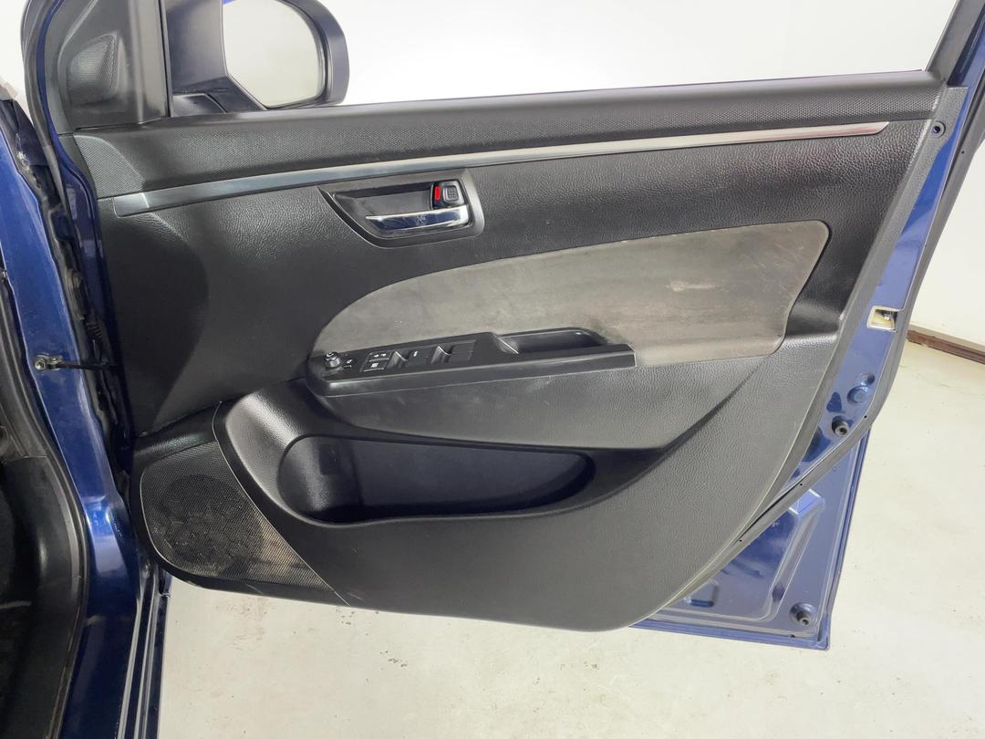 Photo '15' of Suzuki Swift