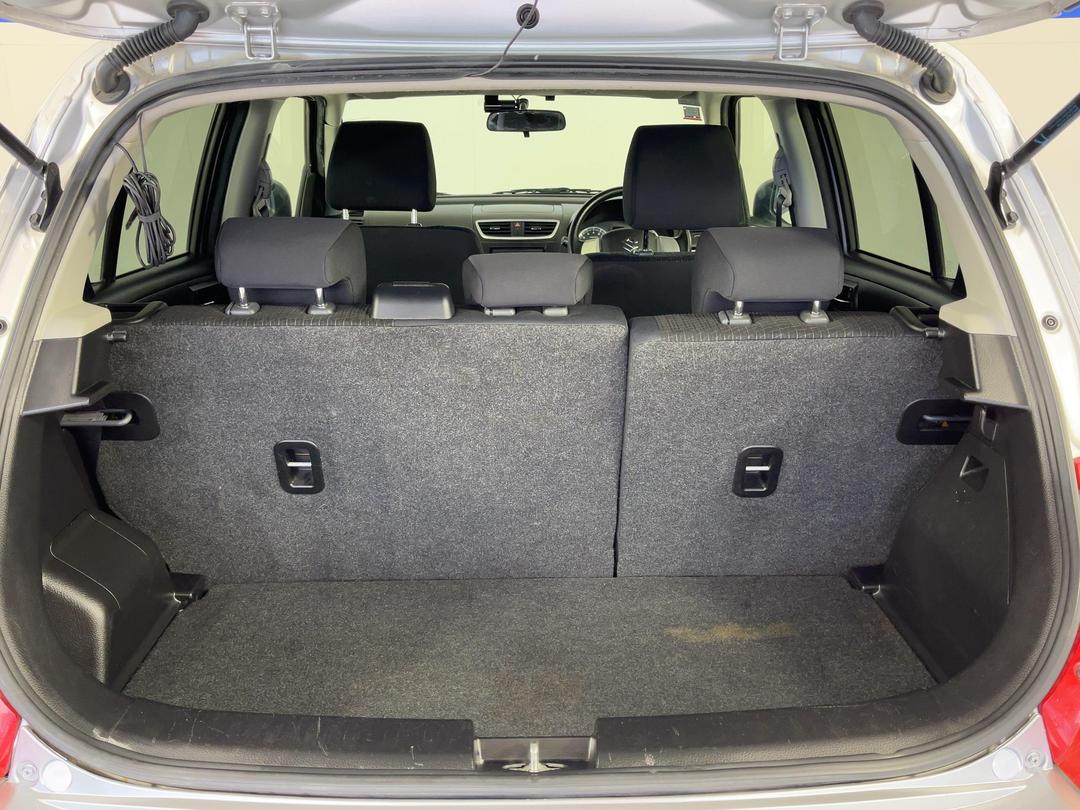 Photo '14' of Suzuki Swift