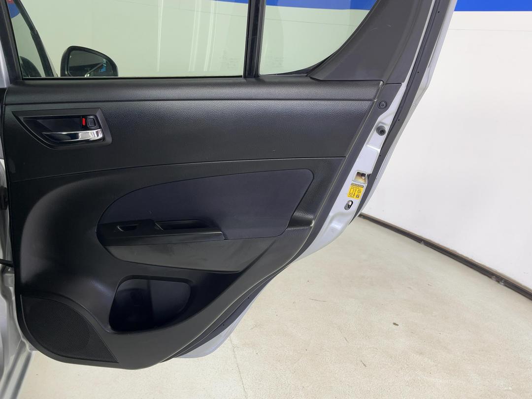 Photo '19' of Suzuki Swift
