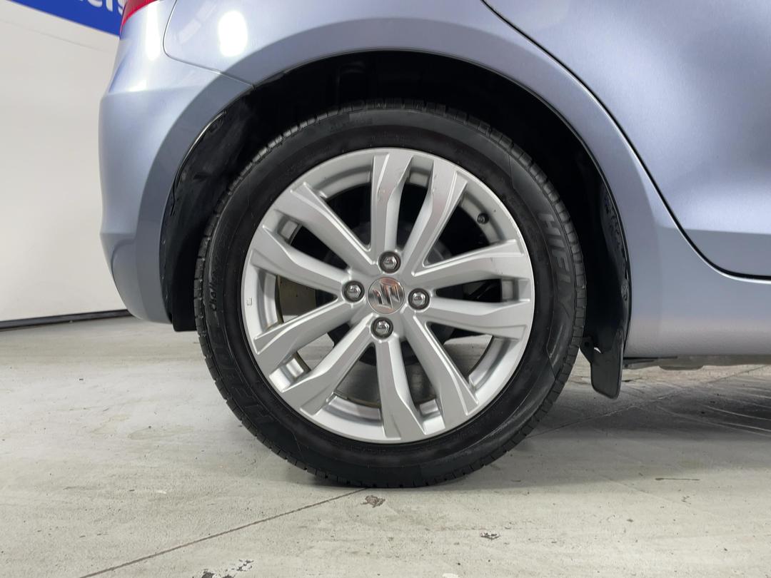 Photo '12' of Suzuki Swift
