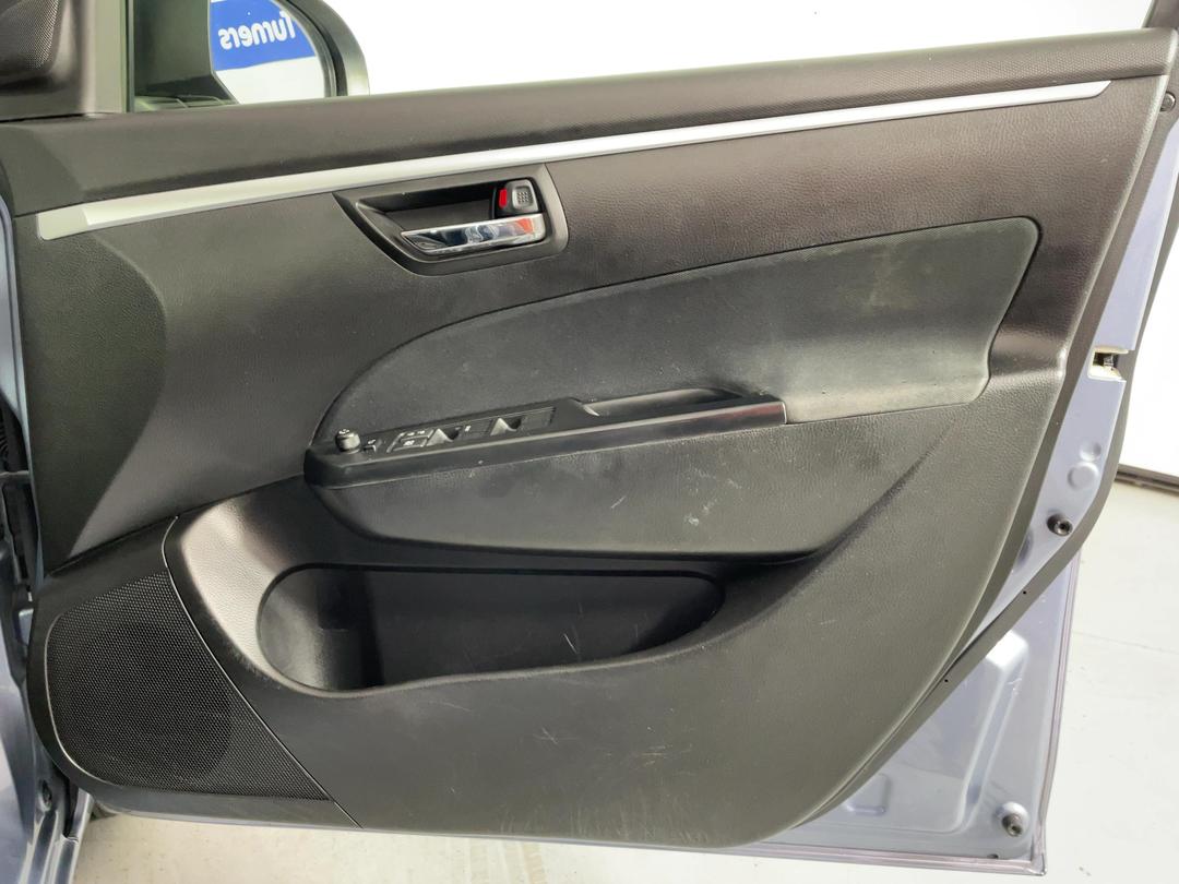 Photo '15' of Suzuki Swift