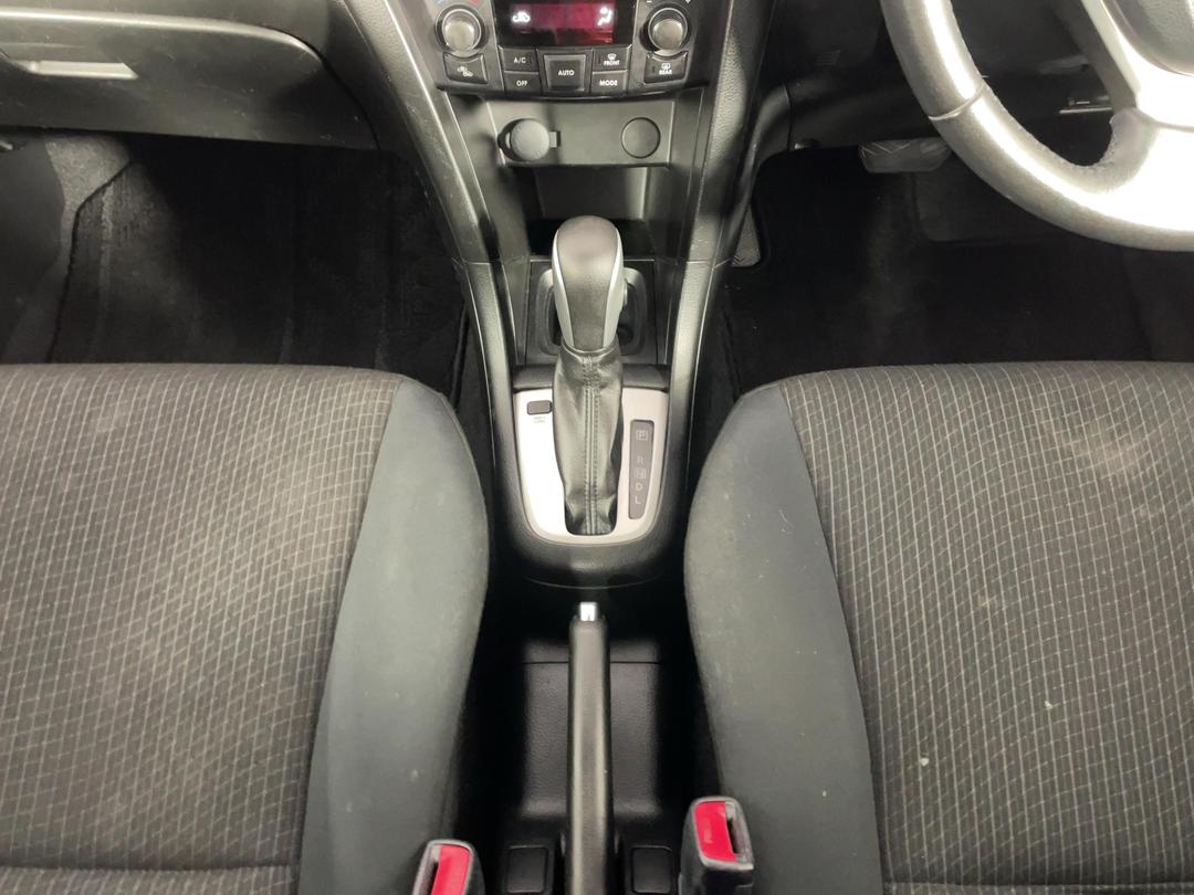 Photo '18' of Suzuki Swift
