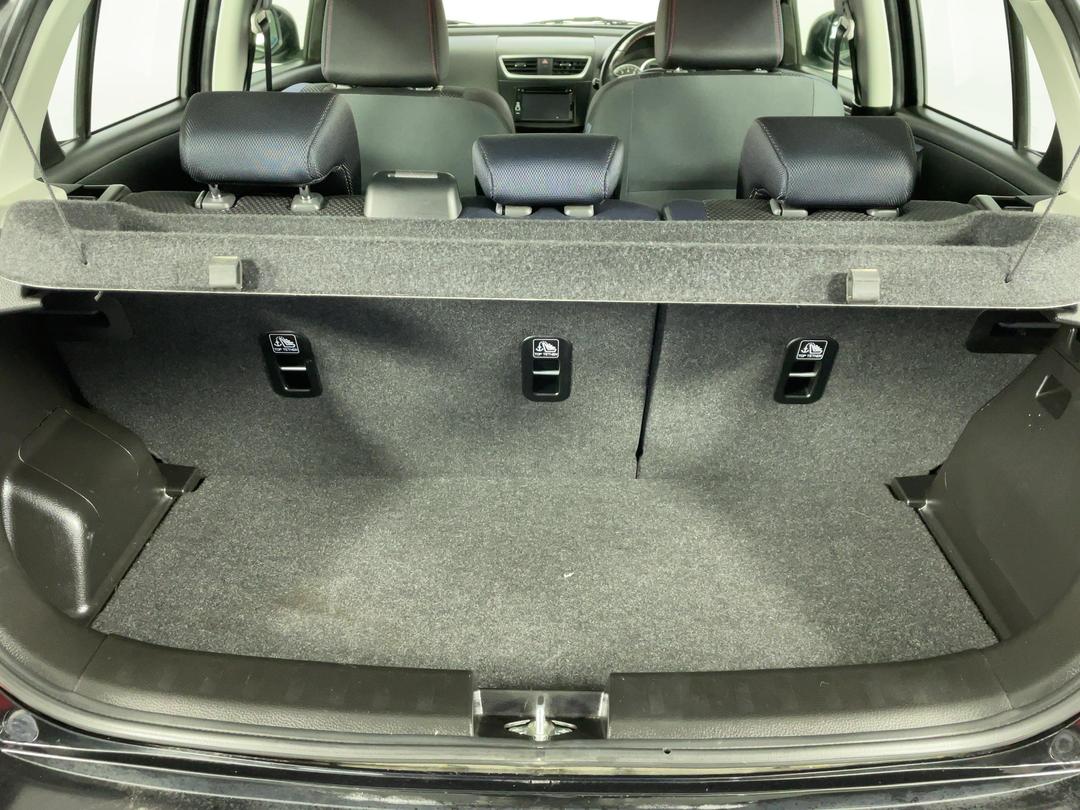 Photo '14' of Suzuki Swift