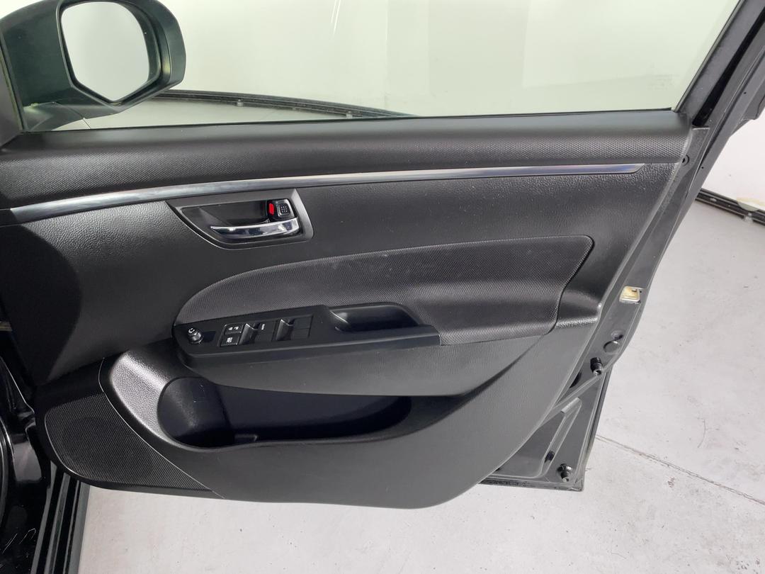 Photo '15' of Suzuki Swift