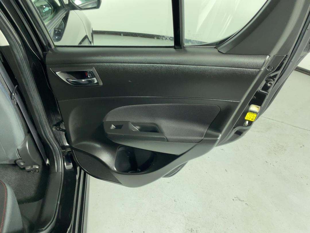 Photo '19' of Suzuki Swift