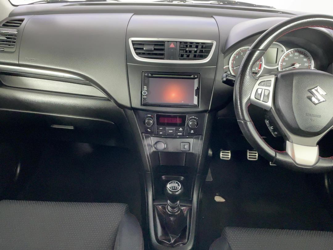 Photo '18' of Suzuki Swift