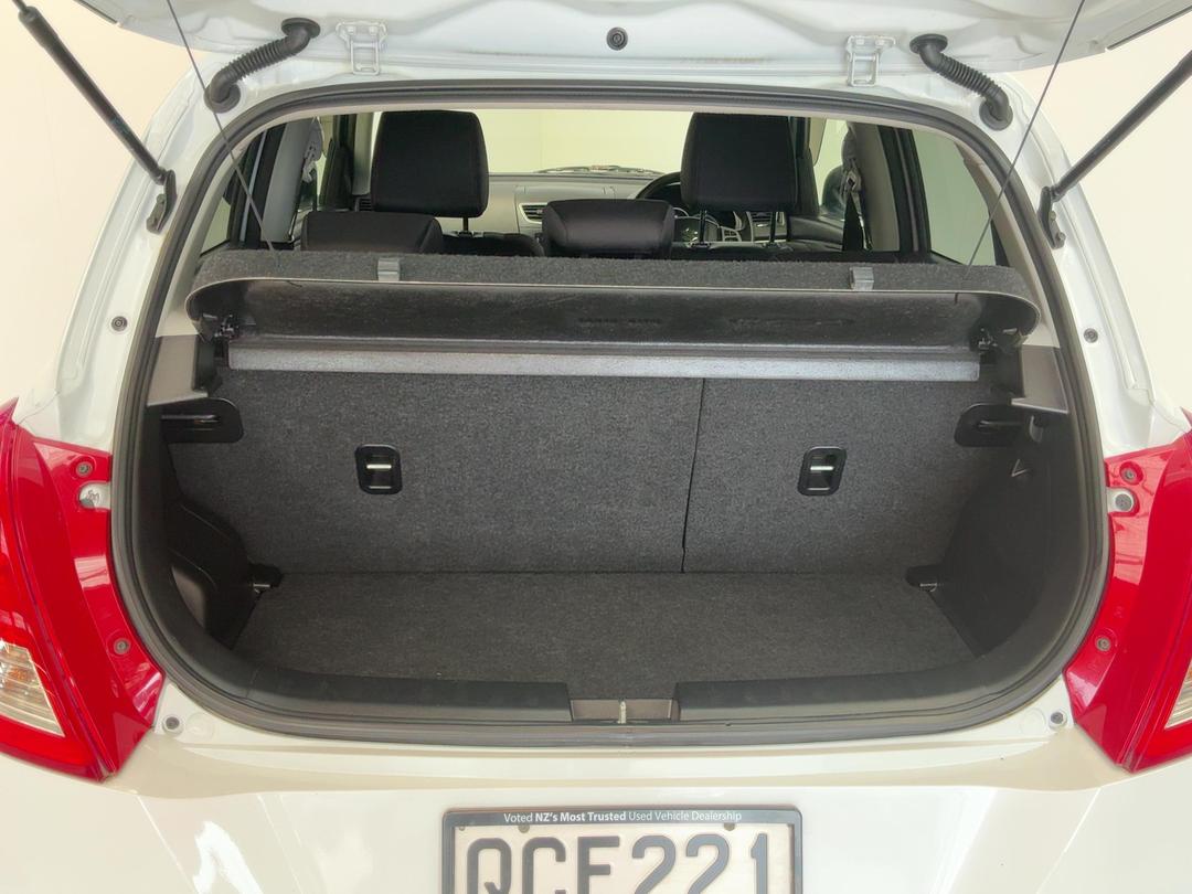 Photo '14' of Suzuki Swift