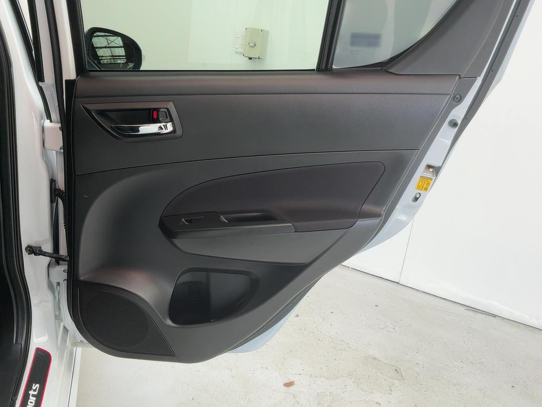 Photo '19' of Suzuki Swift
