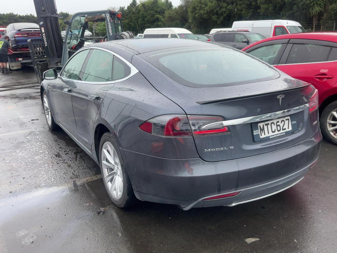Photo '3' of Tesla Model S P85+