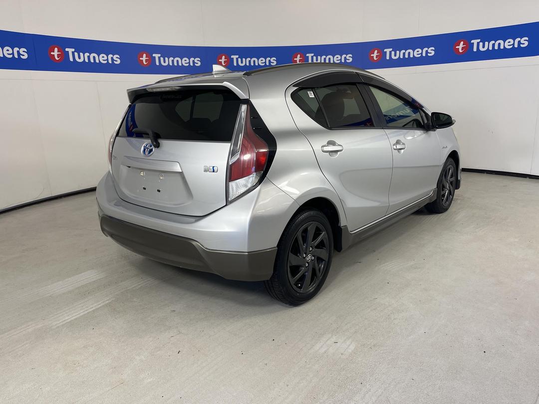 Photo '7' of Toyota Aqua