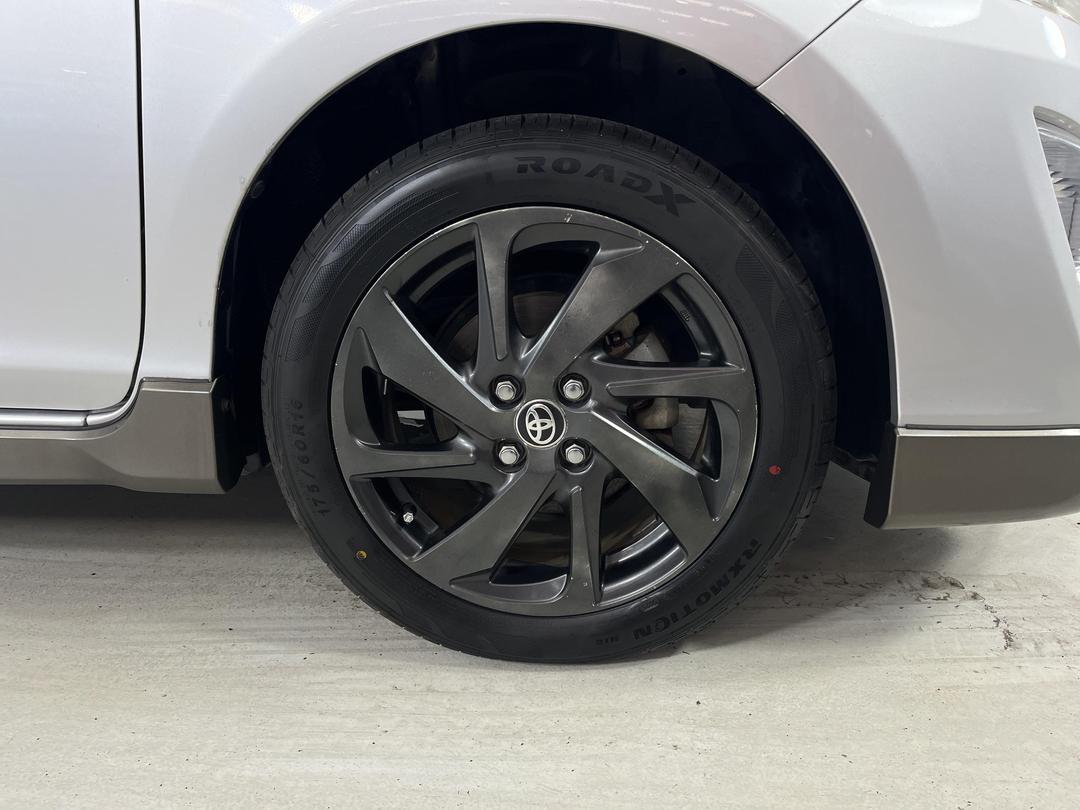 Photo '9' of Toyota Aqua