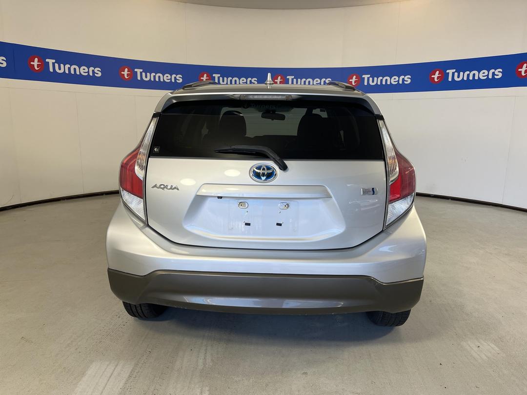 Photo '6' of Toyota Aqua