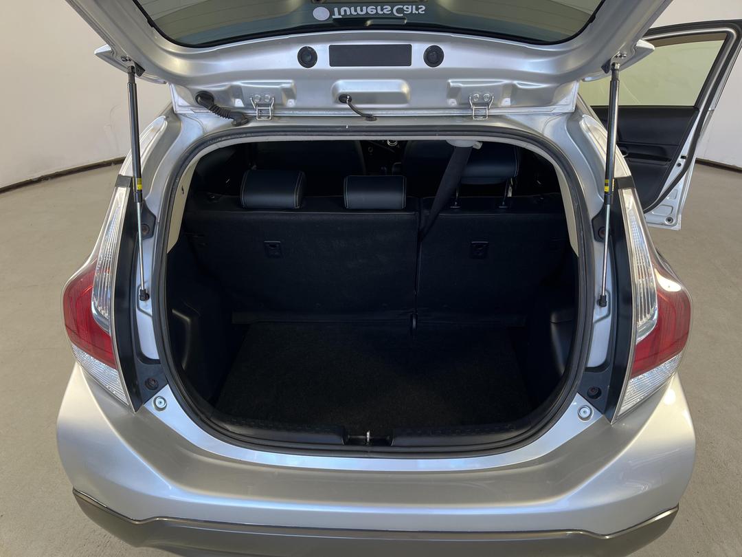 Photo '14' of Toyota Aqua