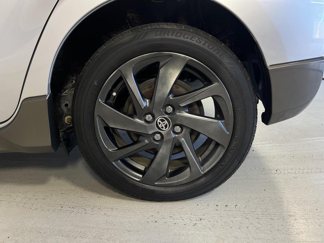 Photo '11' of Toyota Aqua