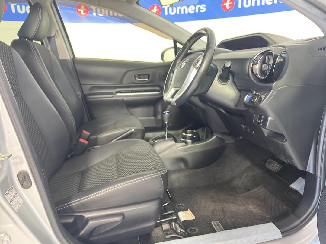 Photo '16' of Toyota Aqua