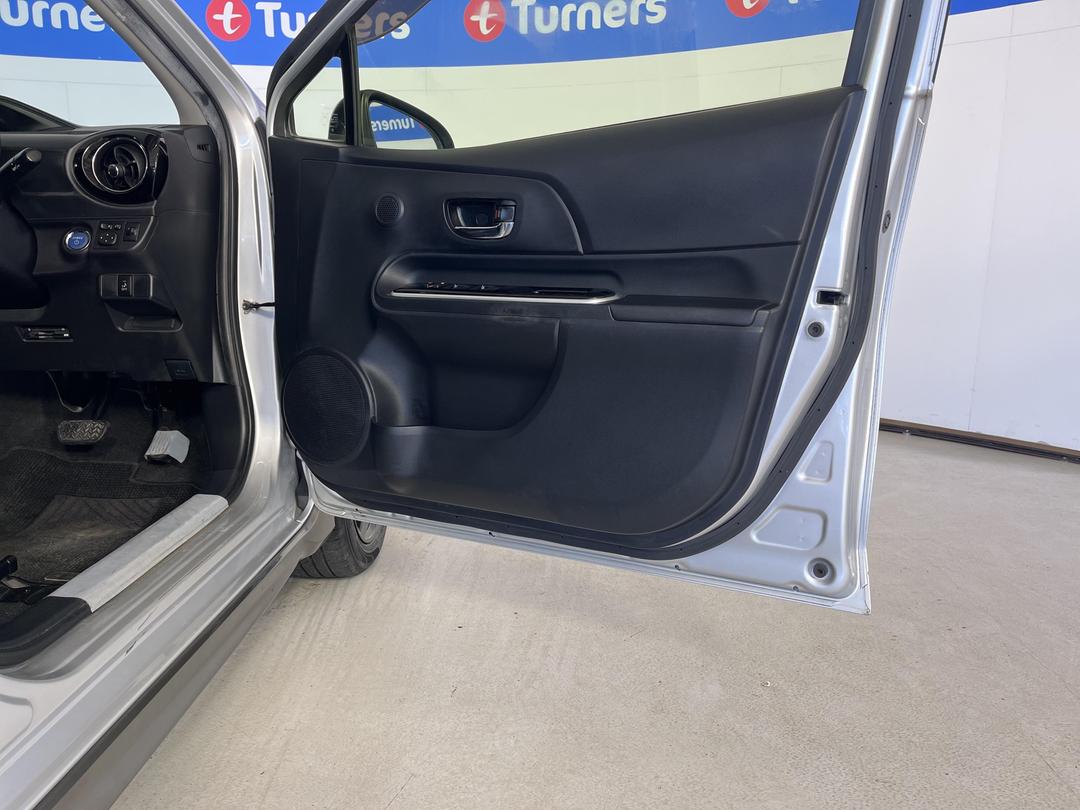 Photo '15' of Toyota Aqua