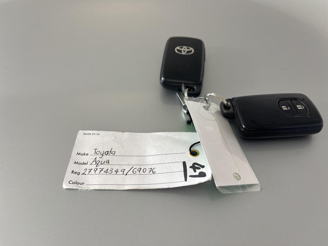 Photo '22' of Toyota Aqua