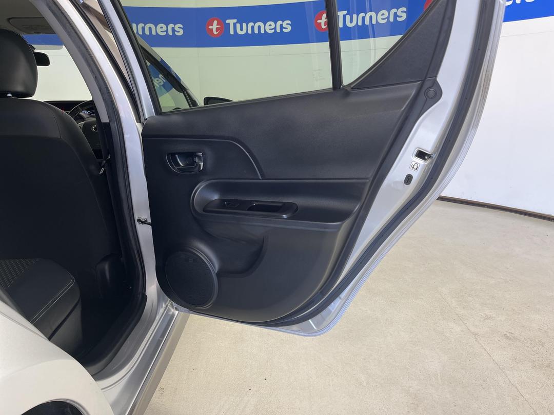 Photo '19' of Toyota Aqua