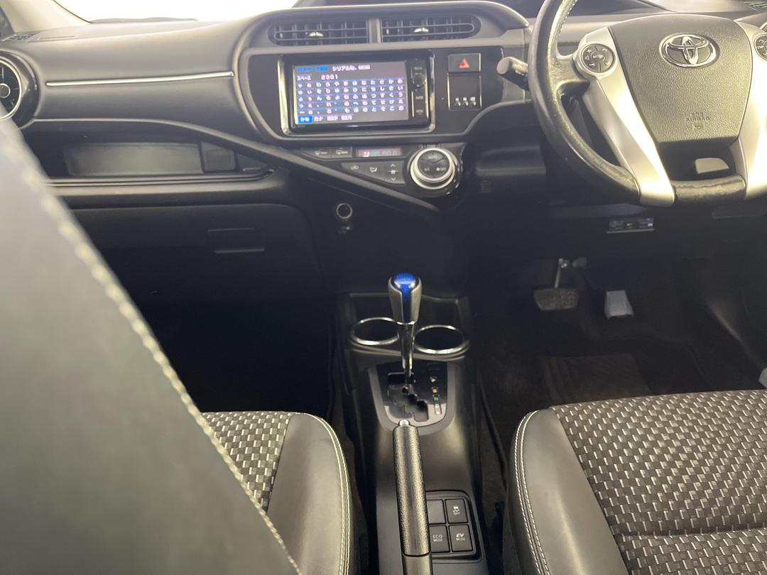 Photo '18' of Toyota Aqua